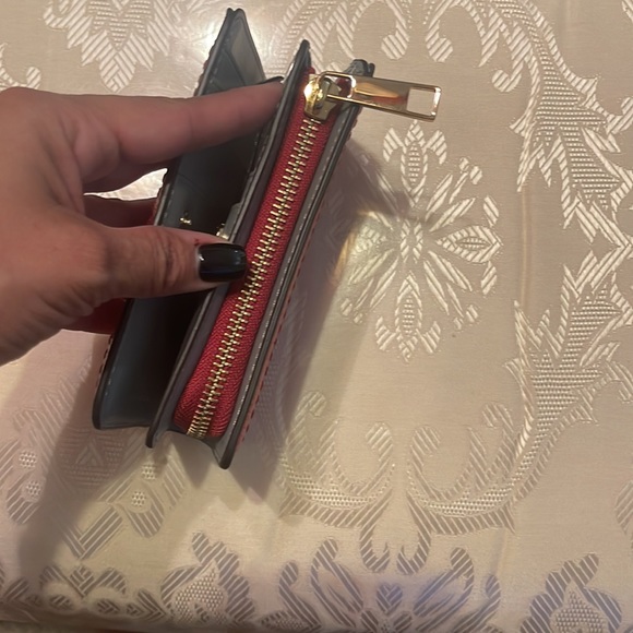 Marc Jacob Signature Wallet - Picture 3 of 5